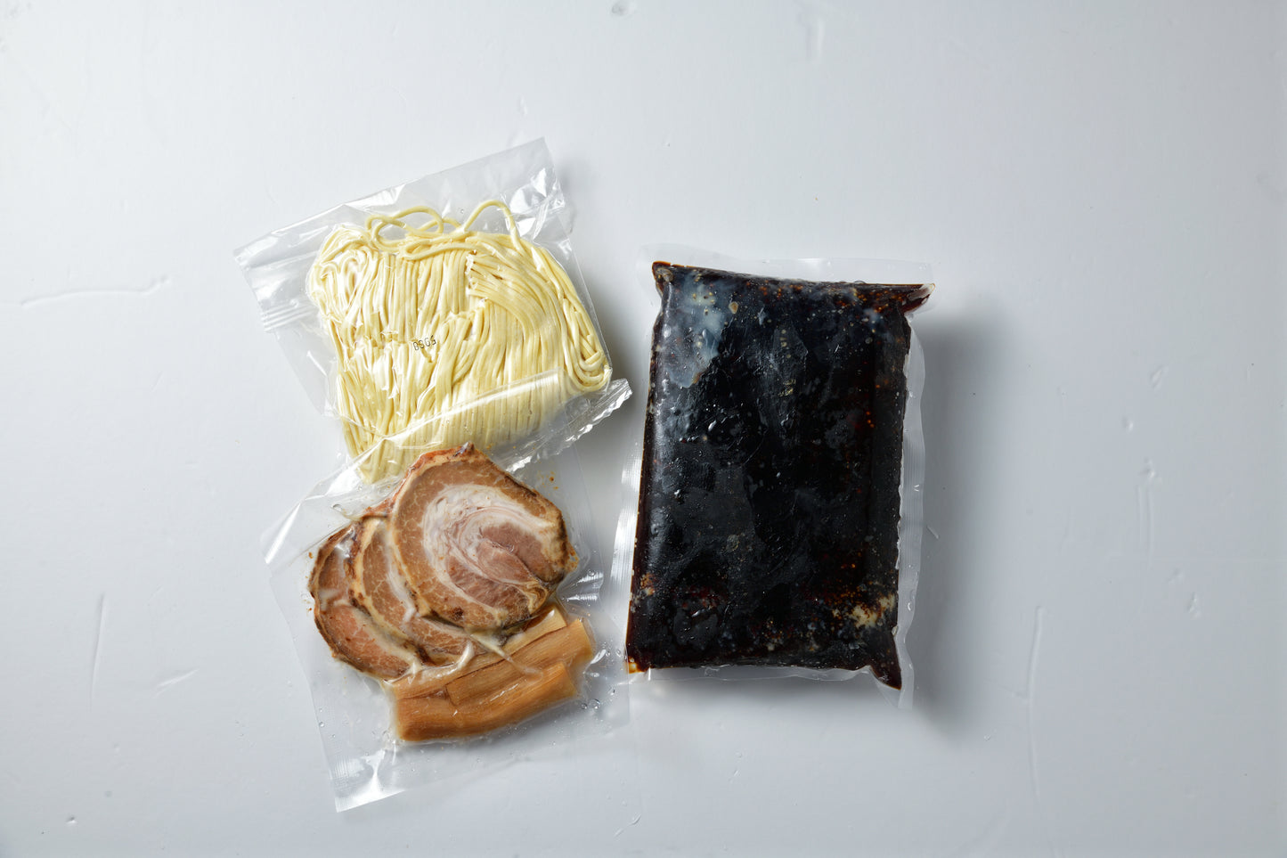 【冷凍本店直送便】富山ブラックチャーシューめん3食セット(チャーシュー、メンマ付き)